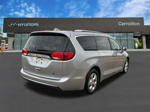 More photos of 2018 Chrysler Pacifica Hybrid Limited at Carrollton Hyundai, GA