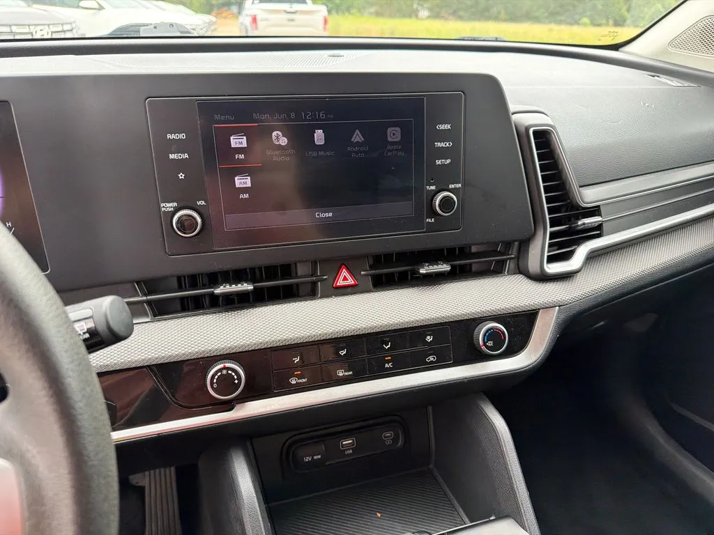 2025 Kia Sportage LX - Photo 28