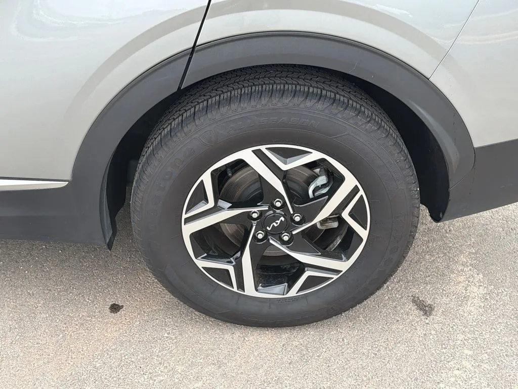 2025 Kia Sportage LX - Photo 19