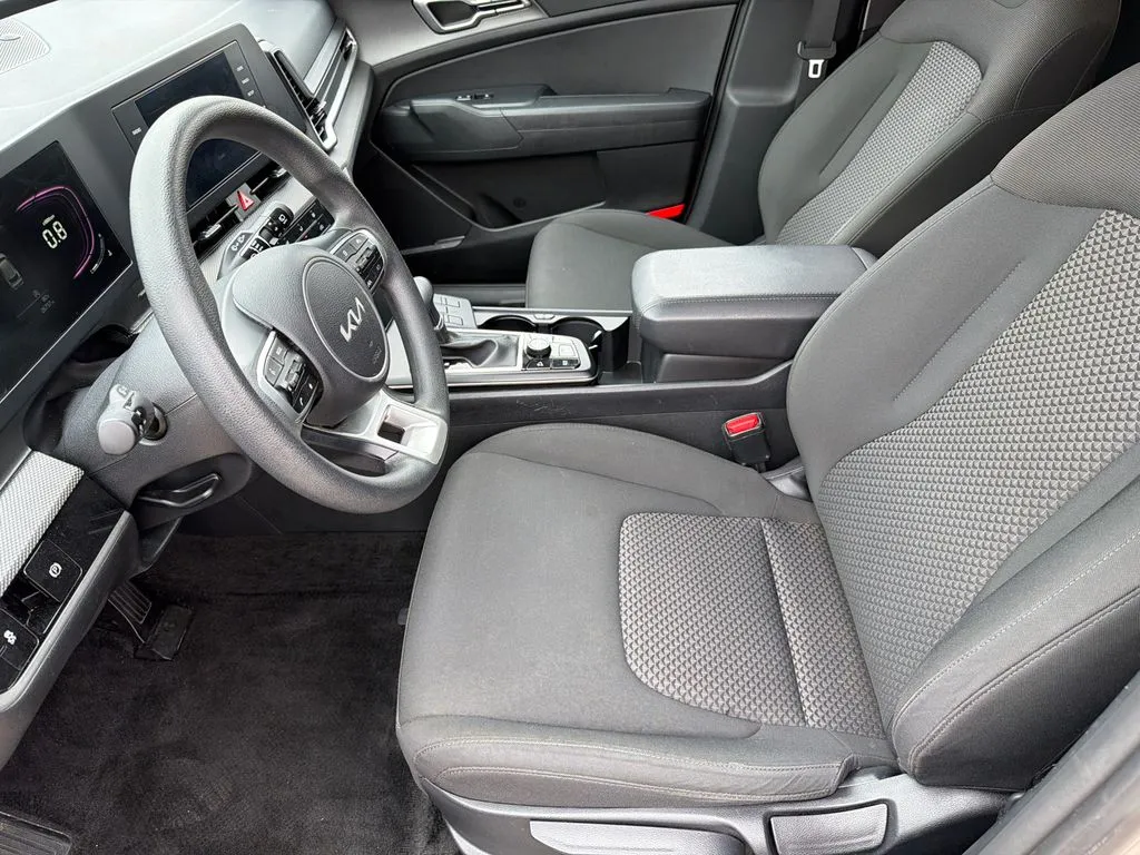 2025 Kia Sportage LX - Photo 9