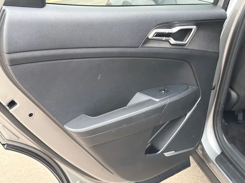 2025 Kia Sportage LX - Photo 21