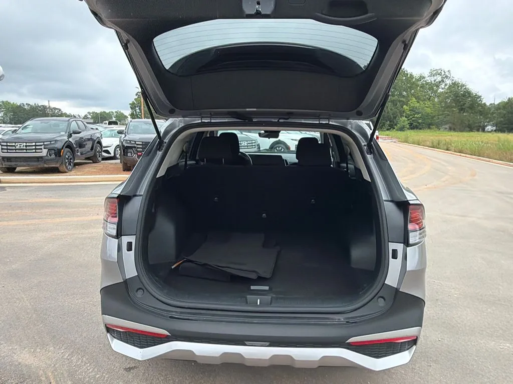 2025 Kia Sportage LX - Photo 18