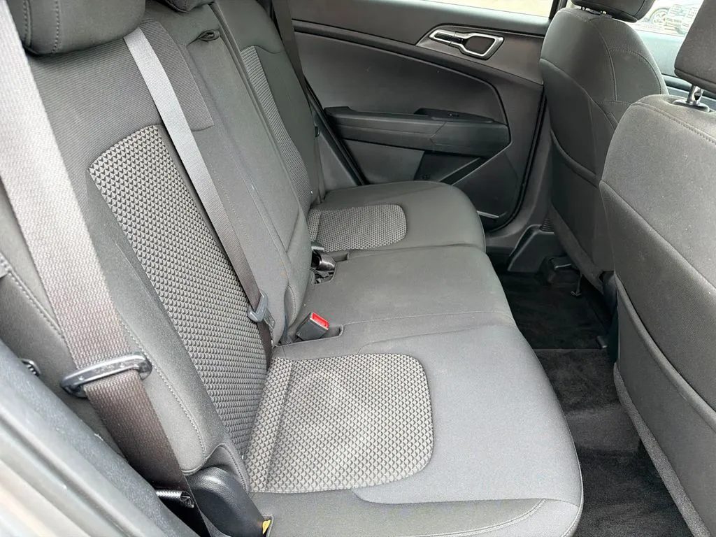 2025 Kia Sportage LX - Photo 15