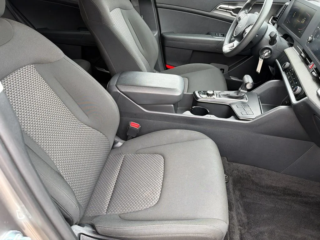 2025 Kia Sportage LX - Photo 13