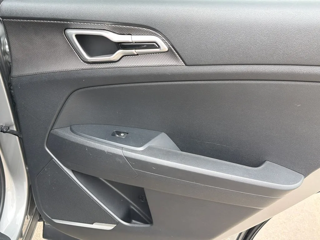 2025 Kia Sportage LX - Photo 16
