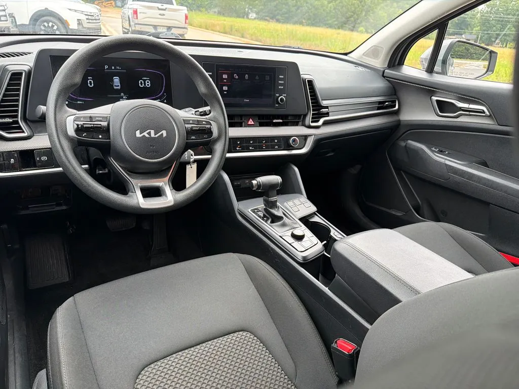 2025 Kia Sportage LX - Photo 22