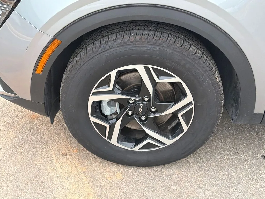 2025 Kia Sportage LX - Photo 11