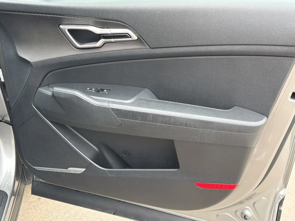 2025 Kia Sportage LX - Photo 14