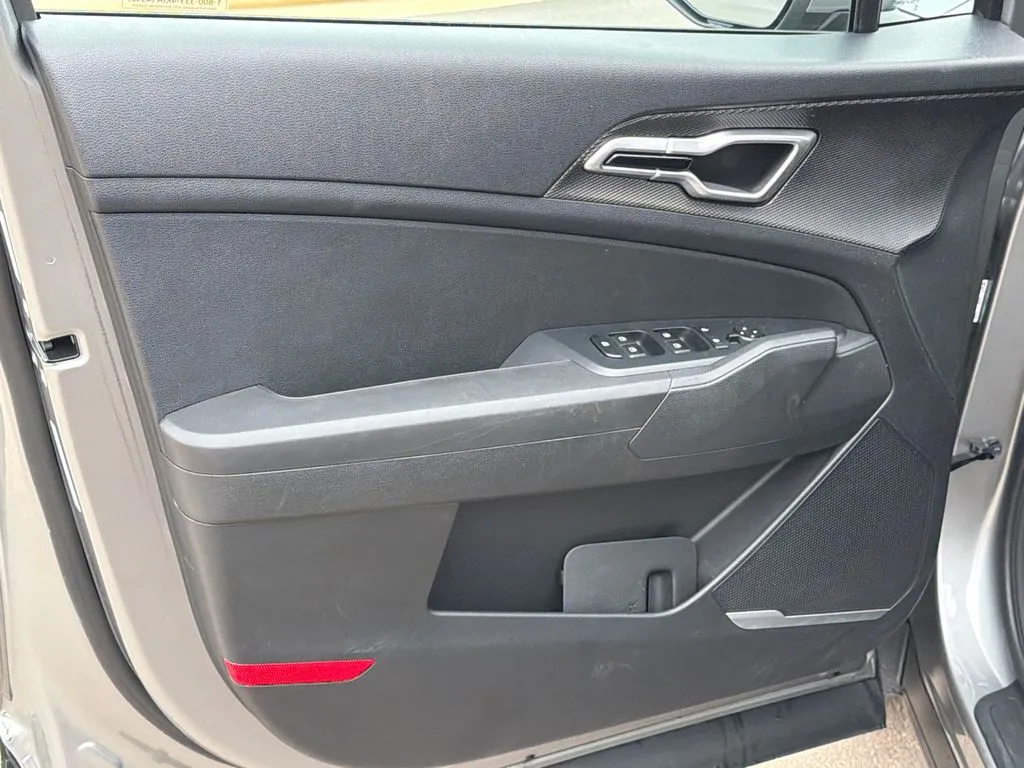2025 Kia Sportage LX - Photo 10