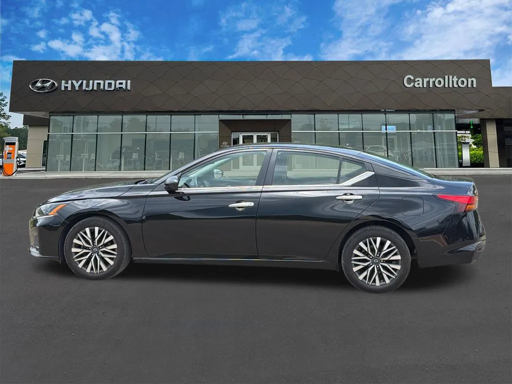 2025 Nissan Altima SV - Photo 8