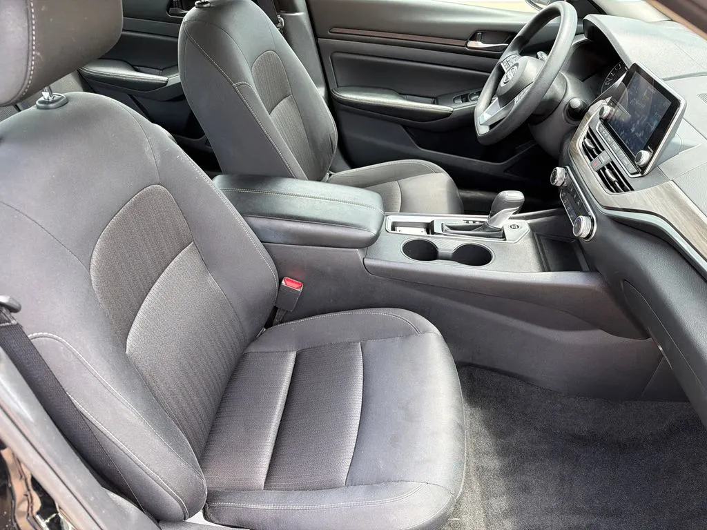 2025 Nissan Altima SV - Photo 13