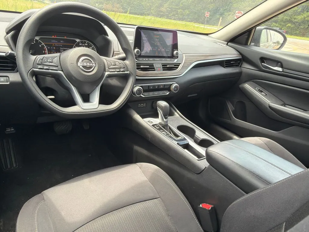 2025 Nissan Altima SV - Photo 22