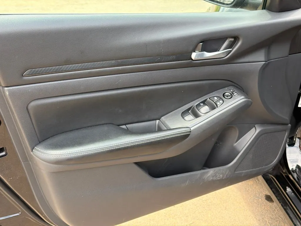 2025 Nissan Altima SV - Photo 10