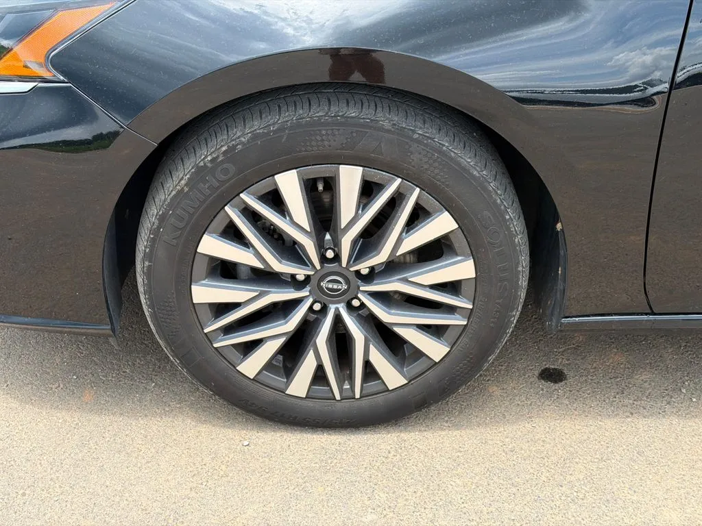 2025 Nissan Altima SV - Photo 11