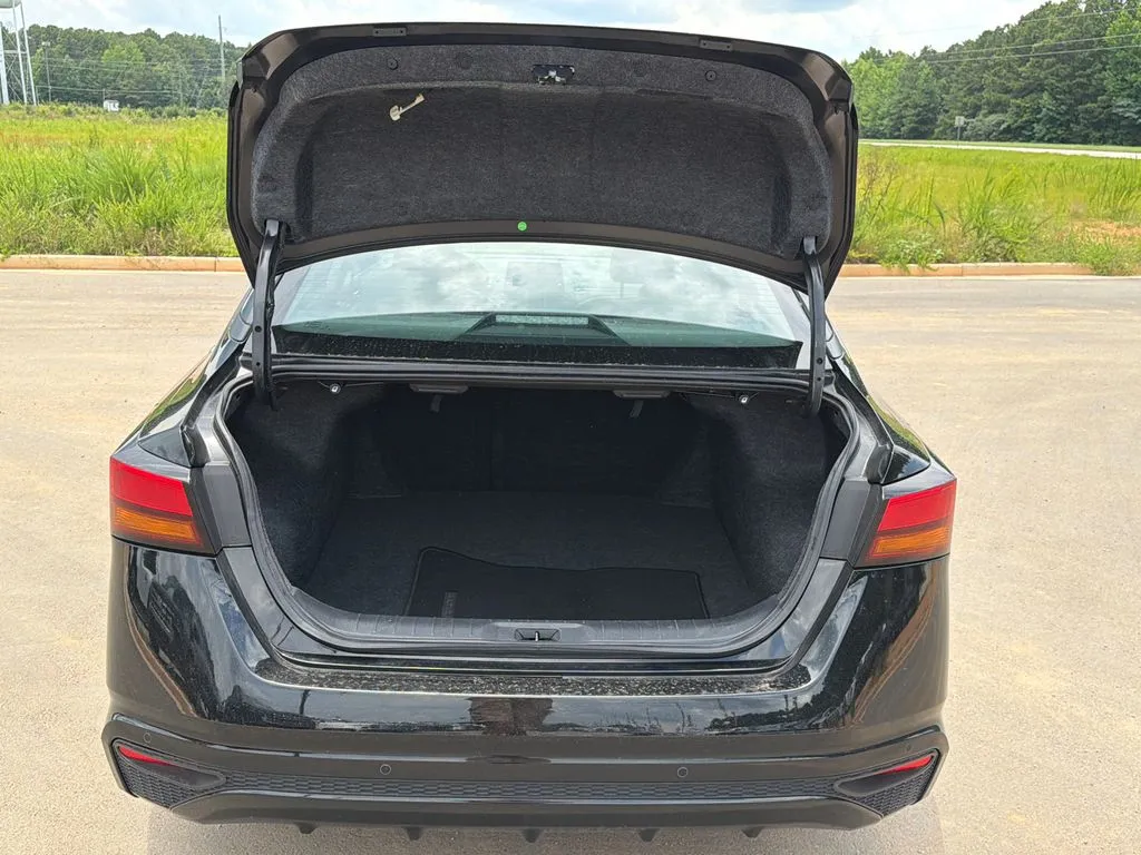 2025 Nissan Altima SV - Photo 18