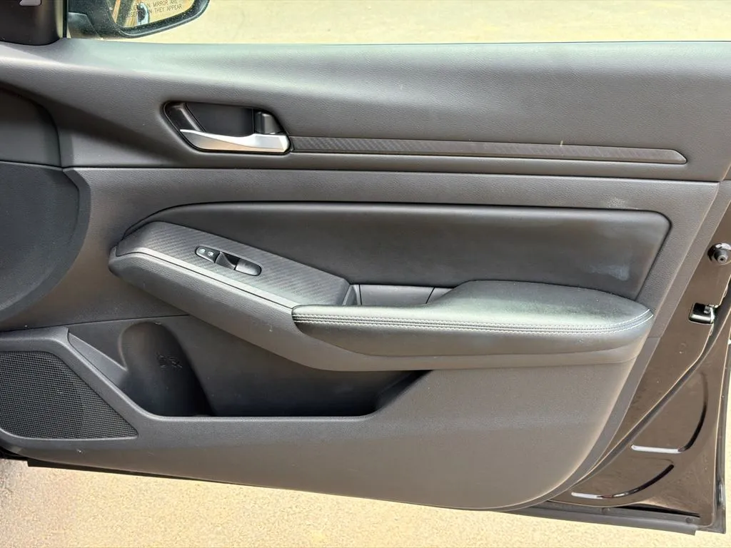 2025 Nissan Altima SV - Photo 14