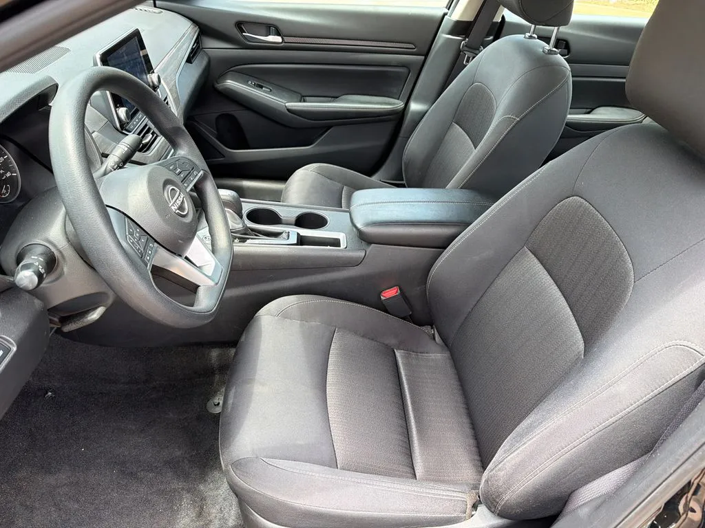 2025 Nissan Altima SV - Photo 9