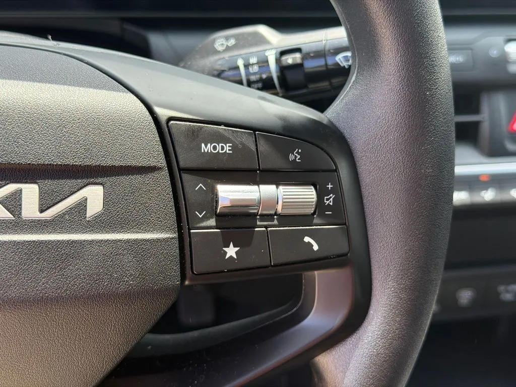 2025 Kia K4 LXS - Photo 25