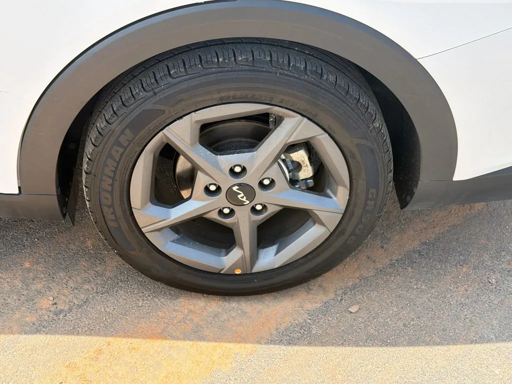 2025 Kia K4 LXS - Photo 19