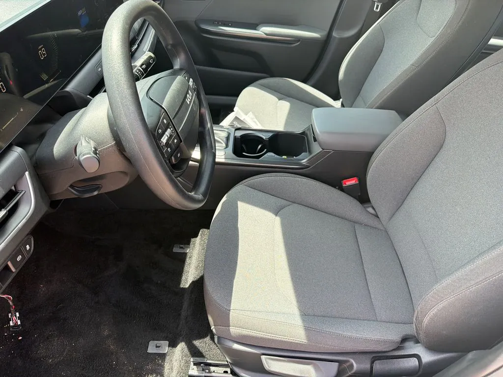 2025 Kia K4 LXS - Photo 9