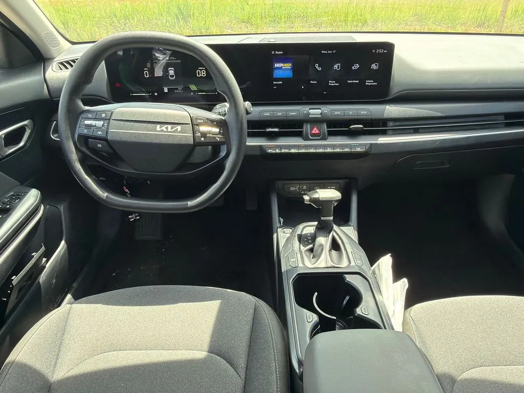 2025 Kia K4 LXS - Photo 22