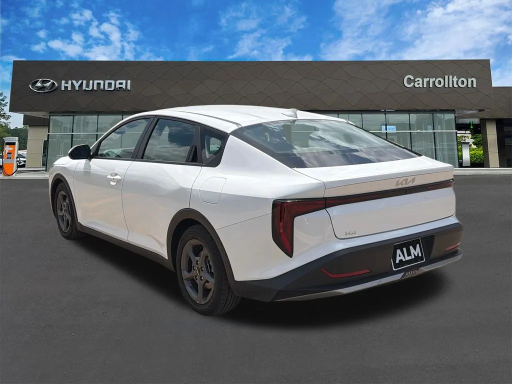 2025 Kia K4 LXS - Photo 7