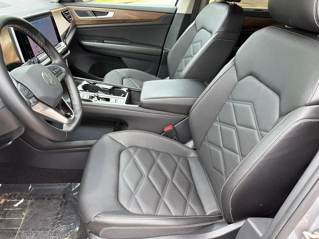 2025 Volkswagen Atlas SE w/Tech - Photo 9