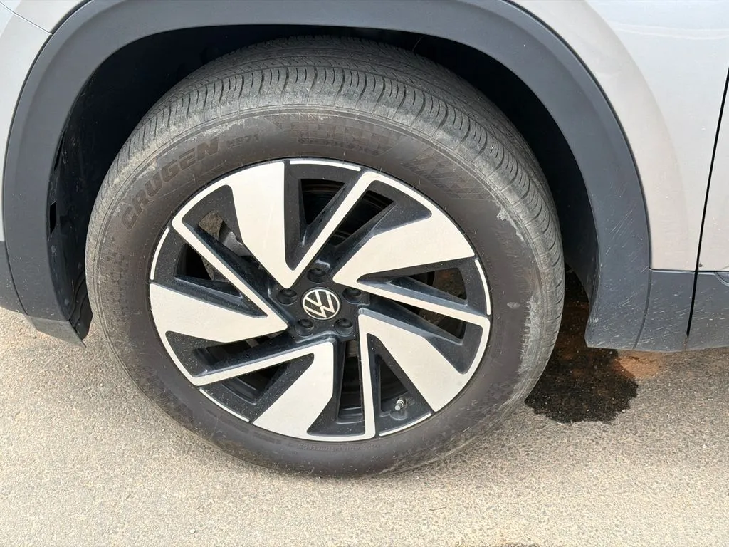2025 Volkswagen Atlas SE w/Tech - Photo 11