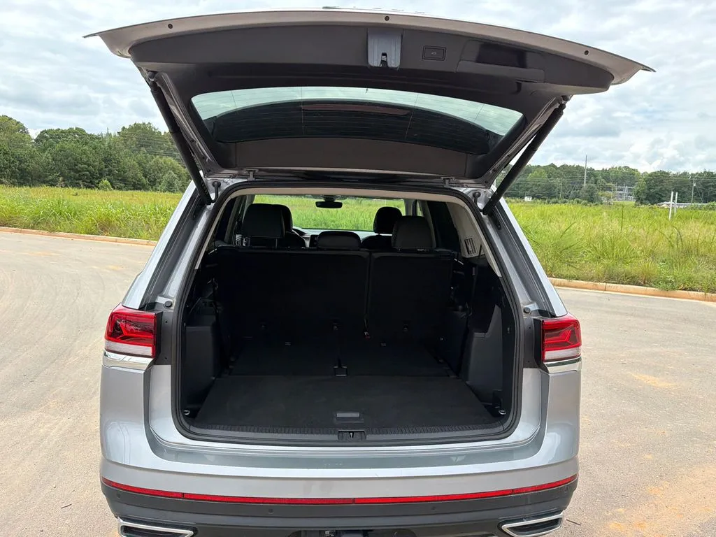 2025 Volkswagen Atlas SE w/Tech - Photo 18