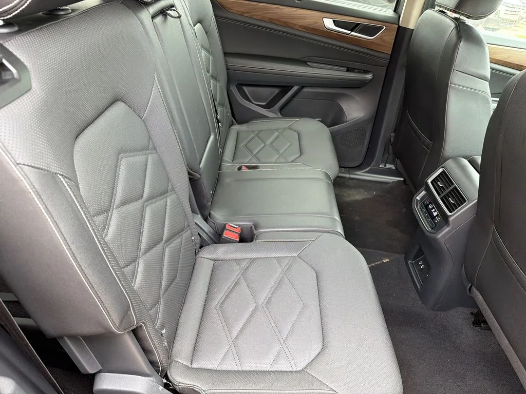 2025 Volkswagen Atlas SE w/Tech - Photo 15