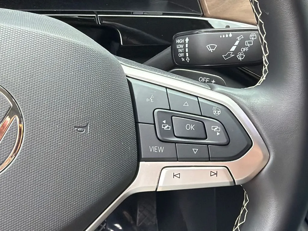 2025 Volkswagen Atlas SE w/Tech - Photo 25