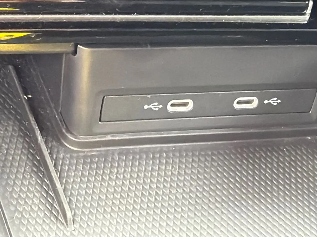 2025 Volkswagen Atlas SE w/Tech - Photo 31