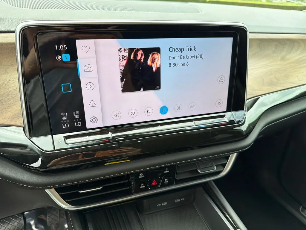 2025 Volkswagen Atlas SE w/Tech - Photo 28