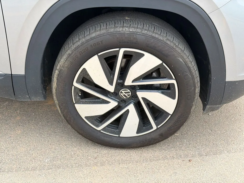 2025 Volkswagen Atlas SE w/Tech - Photo 12