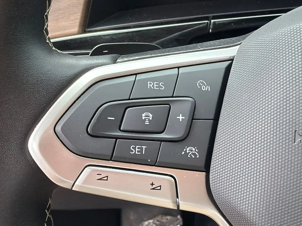 2025 Volkswagen Atlas SE w/Tech - Photo 24