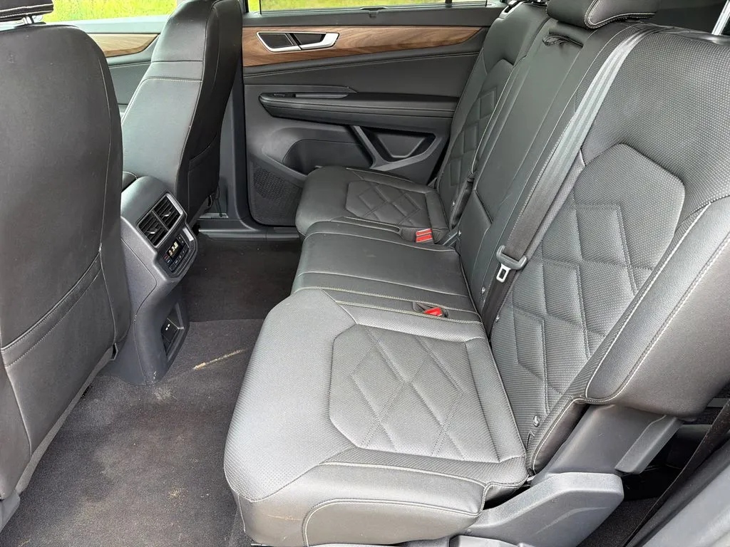 2025 Volkswagen Atlas SE w/Tech - Photo 20