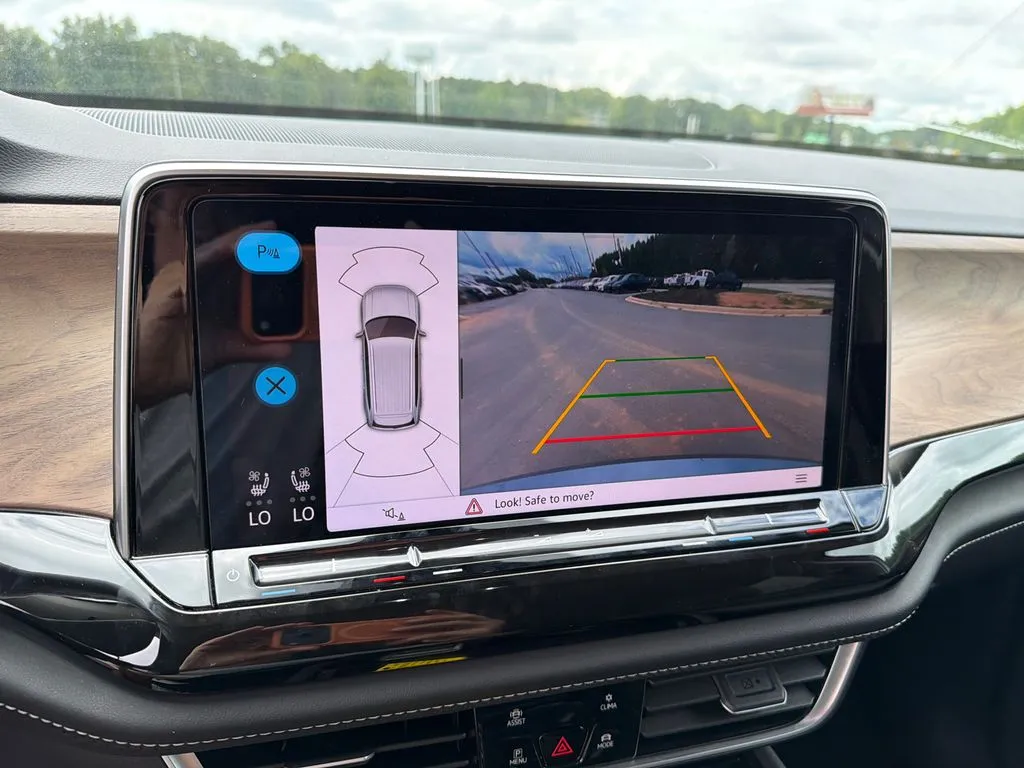 2025 Volkswagen Atlas SE w/Tech - Photo 29
