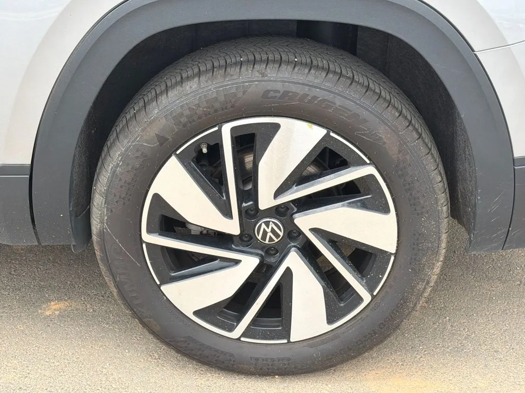 2025 Volkswagen Atlas SE w/Tech - Photo 19