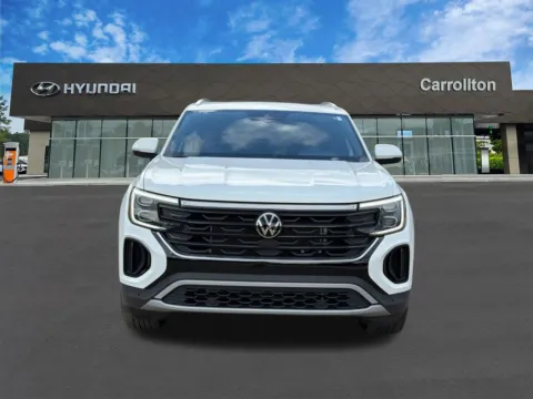 Photos of 2024 Volkswagen Atlas Cross Sport 2.0T SE w/Technology for sale in Carrollton, GA at Carrollton Hyundai