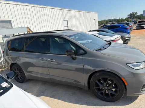 More photos of 2025 Chrysler Pacifica Limited at Carrollton Hyundai, GA