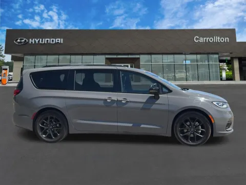 More photos of 2025 Chrysler Pacifica Limited at Carrollton Hyundai, GA