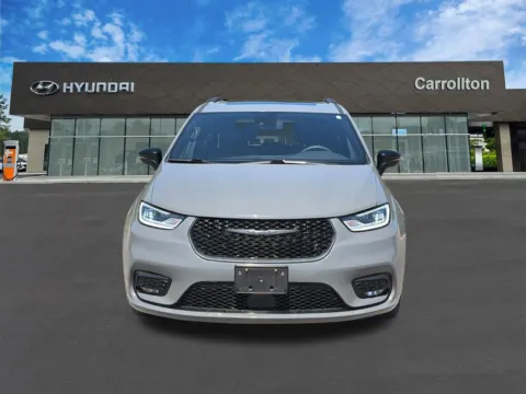 Photos of 2025 Chrysler Pacifica Limited for sale in Carrollton, GA at Carrollton Hyundai