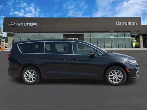 More photos of 2023 Chrysler Pacifica Touring L at Carrollton Hyundai, GA