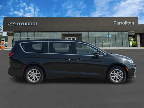 More photos of 2023 Chrysler Pacifica Touring L at Carrollton Hyundai, GA