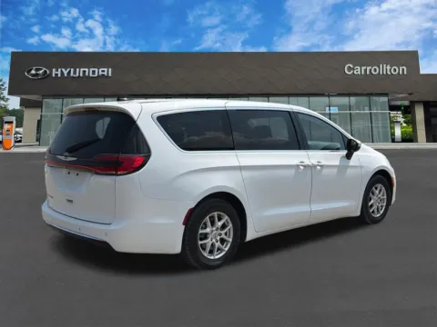 More photos of 2023 Chrysler Pacifica Touring L at Carrollton Hyundai, GA