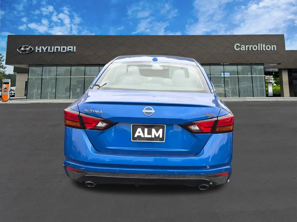 2025 Nissan Altima SR - Photo 6