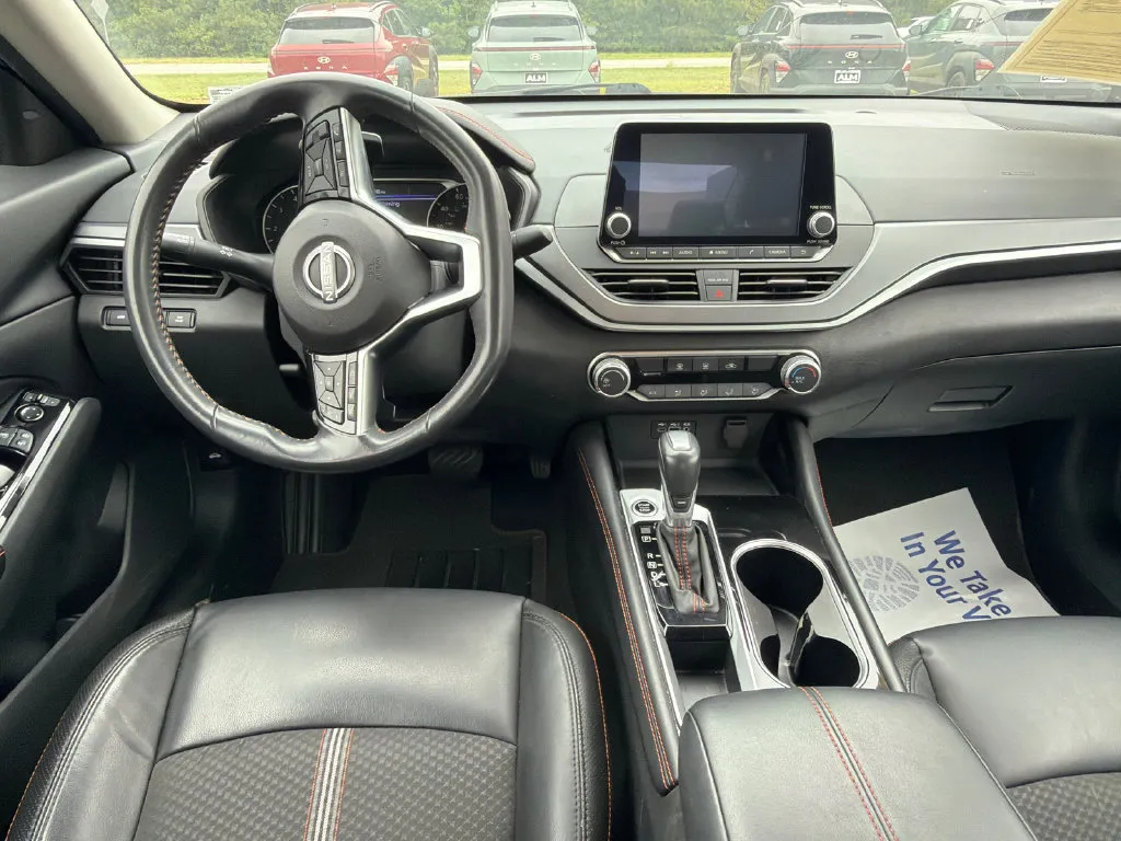 2025 Nissan Altima SR - Photo 17