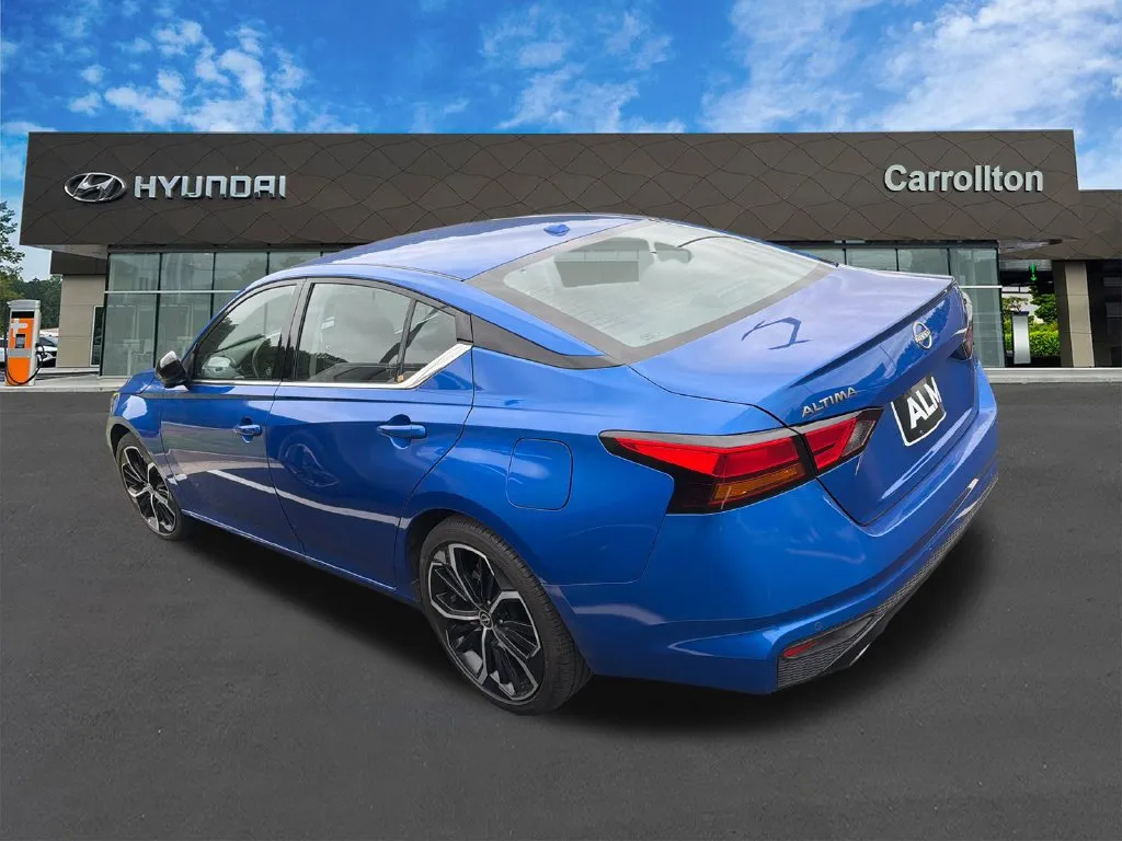 2025 Nissan Altima SR - Photo 8