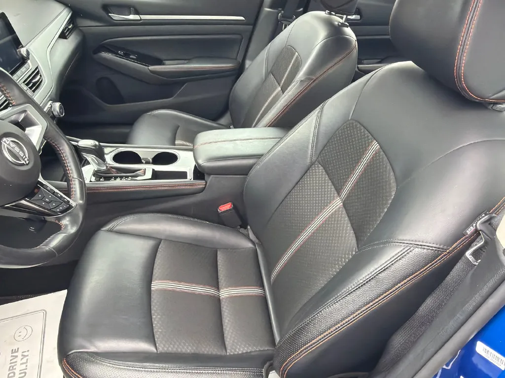 2025 Nissan Altima SR - Photo 9
