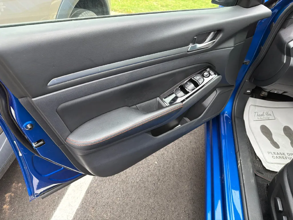 2025 Nissan Altima SR - Photo 10